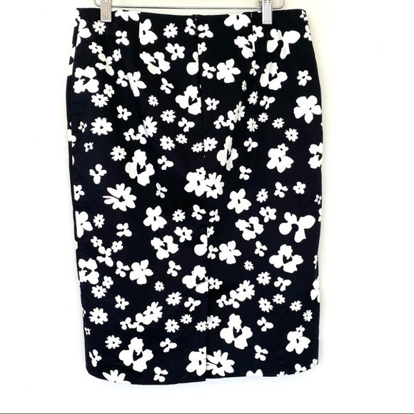 Talbots pencil skirt, black & white floral print, in a cotton & spandex blend - Picture 2 of 8